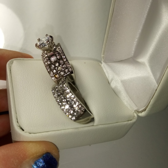 Remarkable Wedding Set - Picture 6 of 7